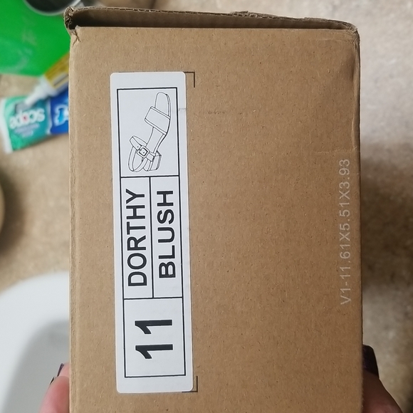 Journee collection Dorothy size 11 low heels.  Worn once - Picture 3 of 4